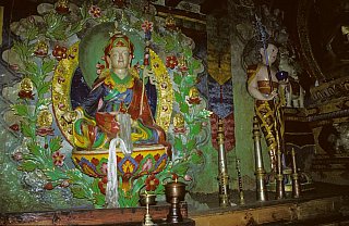 1998 - Gebetsraum im Dorfkloster - West-Nepal: Land und Leute