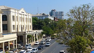 Legend&auml;res Strand Hotel in Yangon - Zentral-Myanmar: Essen & Schlafen