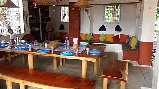 Aufenthalts- und Essensraum im Bhoramdeo Jungle Retreat - Chhattisgarh: Essen & Schlafen